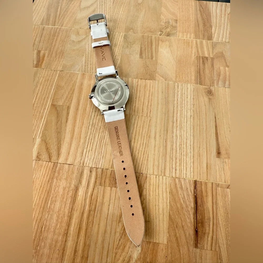 VAVC men’s silver tone white leather watch NEW BATTERY